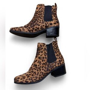 Cheetah print ankle boots with 1.5" heel - size 8